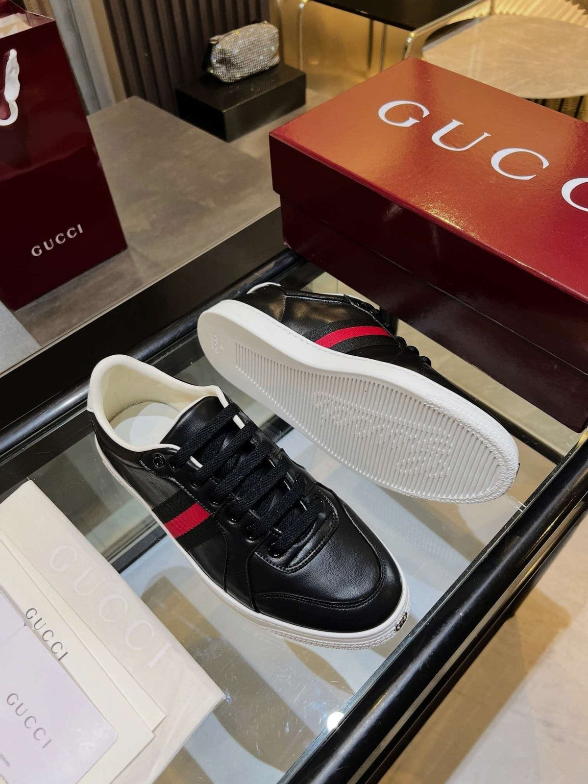 Gucci Green and Red Stripe Low-Top Sneakers - Rounded Toe